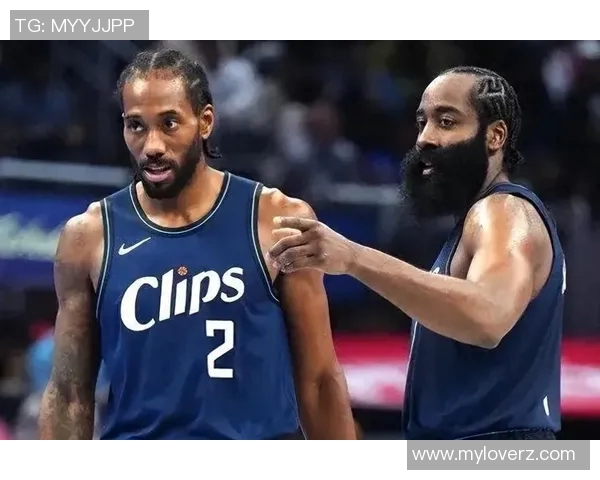 国王队与黄蜂队激战正酣争夺季后赛席位的关键对决 国王队与黄蜂队激战正酣争夺季后赛席位的关键对决