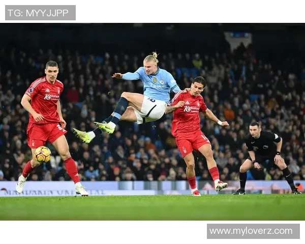 曼城主场迎战利兹联争夺英超积分榜重要位置的焦点之战