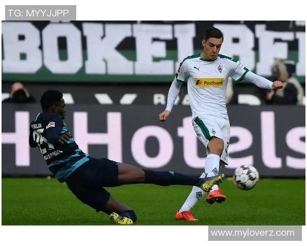 柏德柏恩与科隆的激烈对决展现德甲球队的实力与魅力