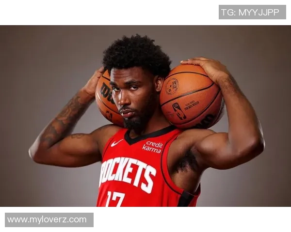 火箭队与勇士队激战正酣精彩对决引发球迷热议