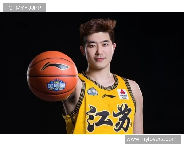 吴冠希：从青涩球员到篮球明星的成长之路与奋斗故事