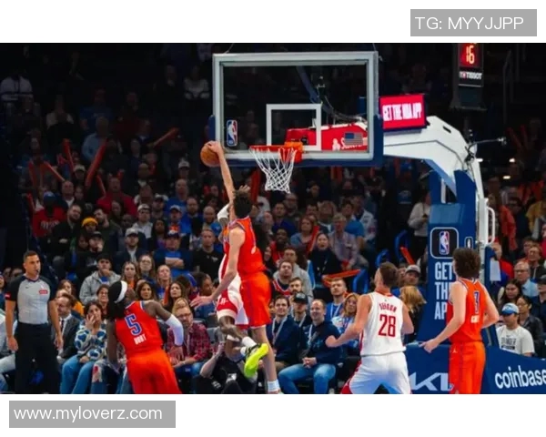 火箭与雷霆精彩对决正在直播球迷们不容错过的激烈赛事盛宴 火箭与雷霆精彩对决正在直播球迷们不容错过的激烈赛事盛宴