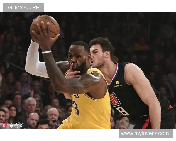 湖人对决快船深圳赛场激情四溢球迷期待精彩对抗与巅峰对决